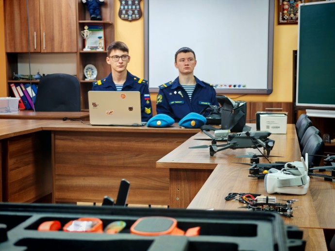 Костромских детей будут учить управлению беспилотниками со школьной скамьи Костромских детей будут учить управлению беспилотниками со школьной скамьи