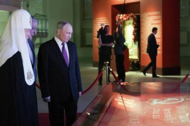 Путину в «Манеже» показали главный символ Великой Отечественной войны