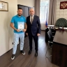 Водителя астраханского автобуса наградили за спасение человека