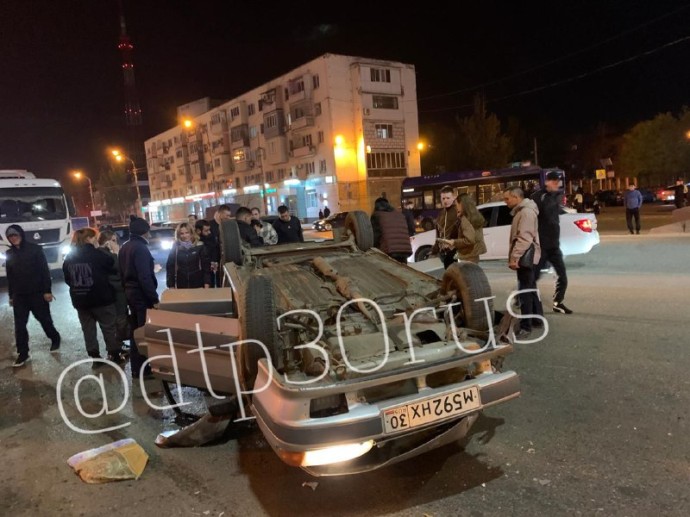 4 астраханца получили травмы в перевернувшемся авто у Нового моста