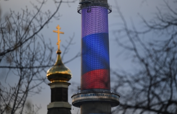 Останкинскую телебашню подсветили цветами флагов России и Арабских Эмиратов