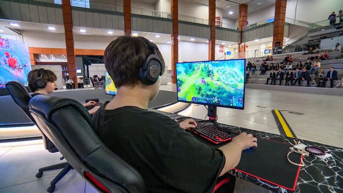 Катки в Dota 2 и карты в Counter-Strike 2: как киберспортсмены соревнуются на турнире «КиберАрена» в Петербурге Катки в Dota 2 и карты в Counter-Strike 2: как киберспортсмены соревнуются на турнире «КиберАрена» в Петербурге
