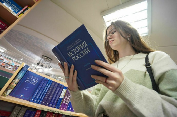 Минпросвещения готовит рекомендации по списку книг в библиотеках школ
