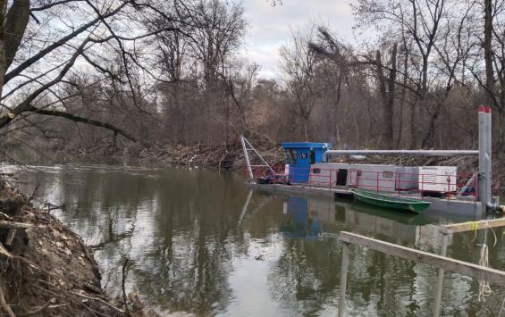 В Курске начали расчистку русла Тускари с помощью земснаряда В Курске начали расчистку русла Тускари с помощью земснаряда