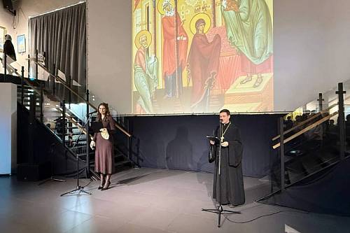 В Благовещенске стартовала выставка «Свет Сретения: встреча неба и земли в творчестве амурских художников»