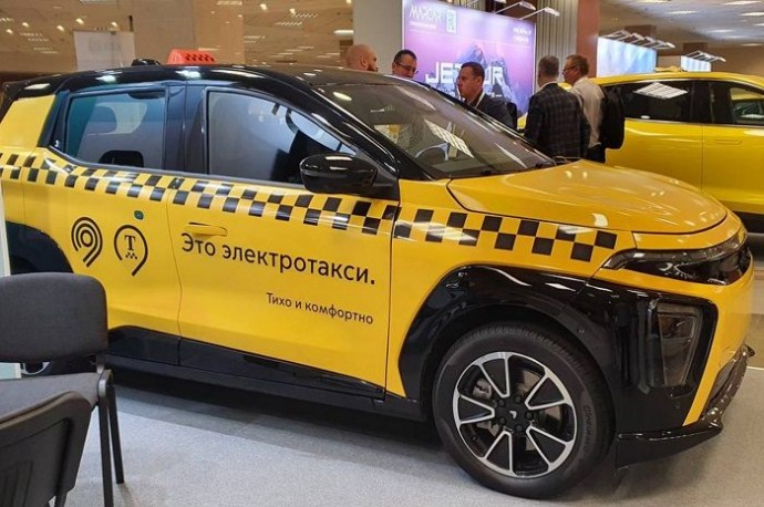В России представлена версия электромобиля «Атом» для работы в такси