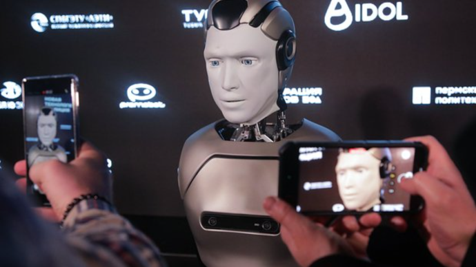 Первый российский человекоподобный робот с ИИ упал во время презентации в Москве Первый российский человекоподобный робот с ИИ упал во время презентации в Москве