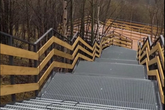 В Кировске установили новую 240-метровую лестницу