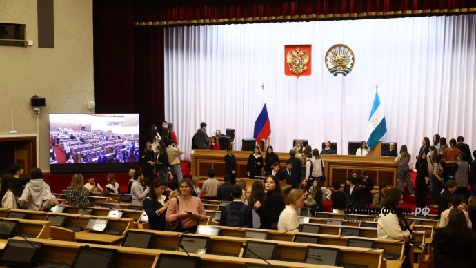 Участники Дня открытых дверей в БАГСУ представили себя в роли депутатов Участники Дня открытых дверей в БАГСУ представили себя в роли депутатов