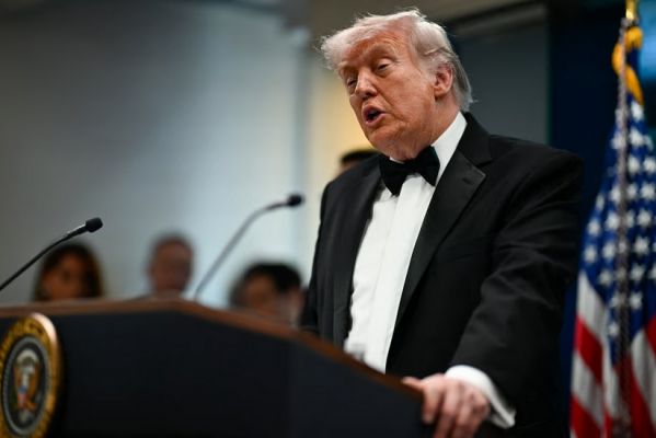 Трамп пригрозил властям Кубы направить авианосец к острову