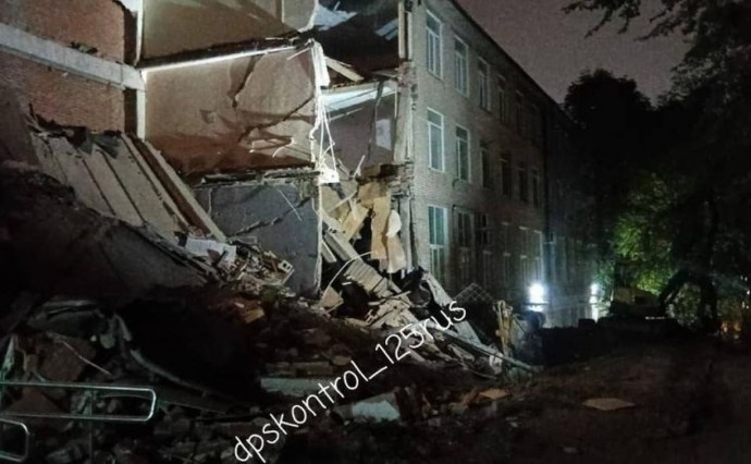 Часть стены колледжа обрушилась во Владивостоке