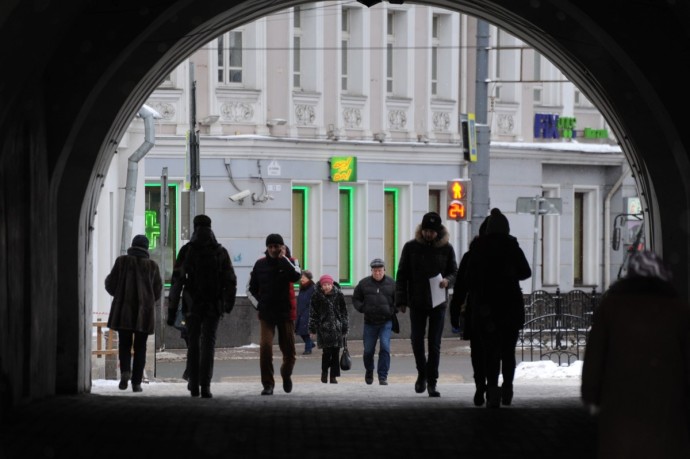Несколько сотен человек оштрафовали за плевки в Ярославской области