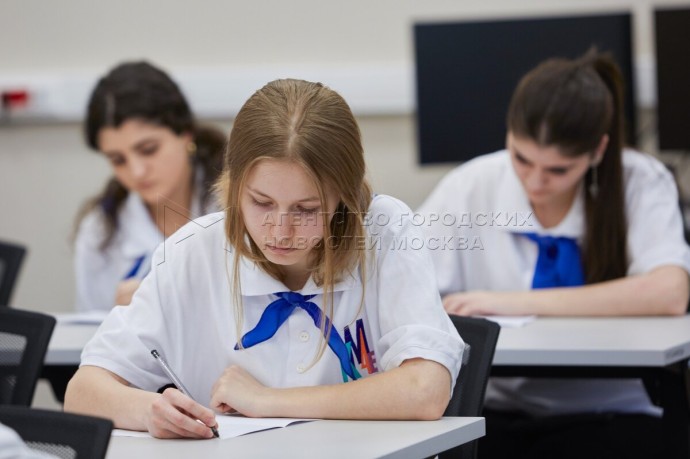 Собянин: К Дню народного единства дети написали 15 тыс. писем военнослужащим Собянин: К Дню народного единства дети написали 15 тыс. писем военнослужащим