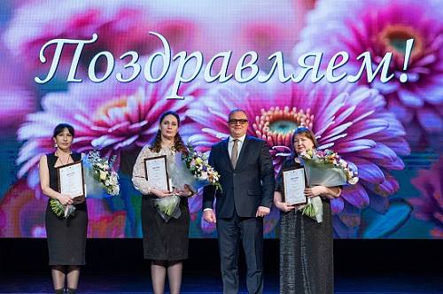 Торжественный концерт ко Дню матери прошел в Благовещенске