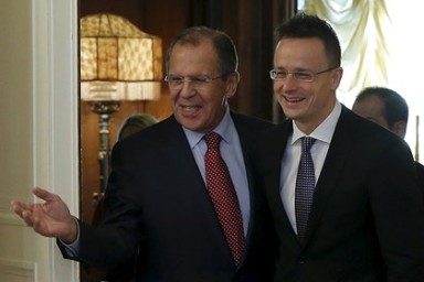 Лавров обменялся парой слов с венгерским коллегой перед встречей Орбана и Путина