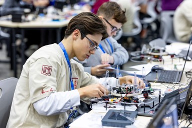 Сергей Собянин: Москвичи победили на всероссийской олимпиаде по робототехнике