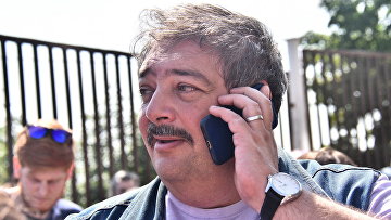 Суд заочно арестовал писателя Быкова за фейки про армию