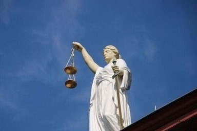 Курянина осудили за повреждение автомобиля соседа по гаражу