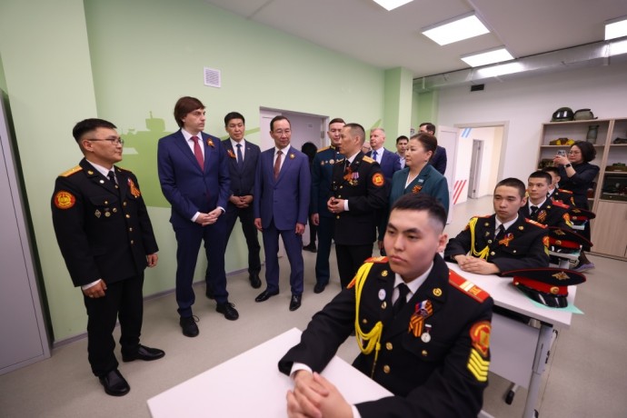 Сергей Кравцов посетил кадетскую школу-интернат в Якутске