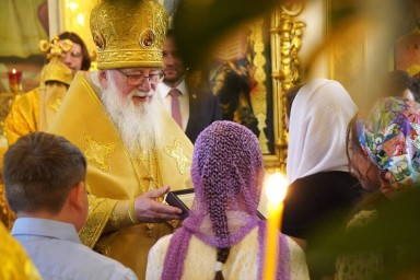 На Новгородчине многодетным семьям вручили архиерейские грамоты и иконы