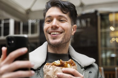 Костюченко: Москвичи все чаще предпочитают хлебу пирожки и сэндвичи