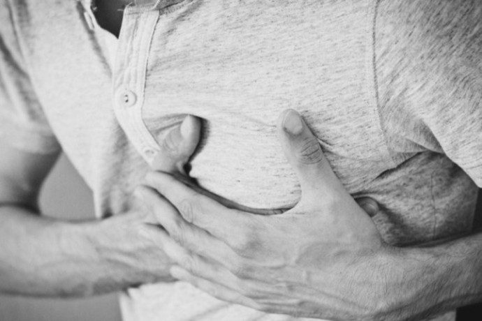 Кардиолог перечислила симптомы, при которых нужно звонить в скорую