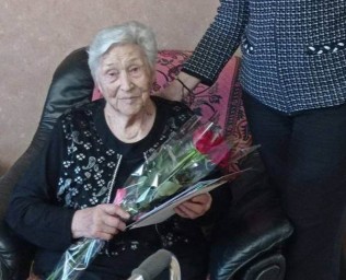 В Улан-Удэ 95-летний юбилей отметила труженица тыла