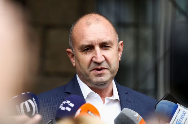 Президент Болгарии признал свои ошибки в управлении страной и подал в отставку