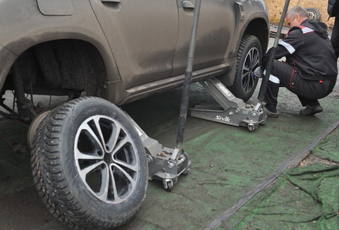 Дептранс: Водители, пришло время «переобуваться» Дептранс: Водители, пришло время «переобуваться»