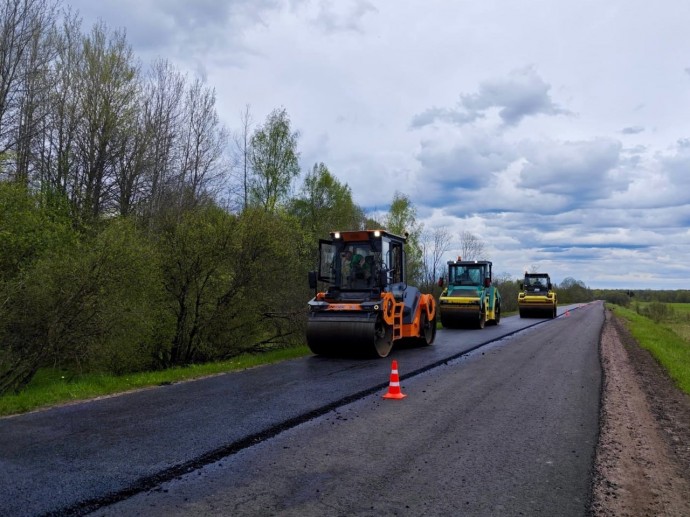 В Поддорском округе ремонтируют два участка региональных автодорог