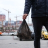 Москвичам, которые оставляют мусор возле двери в подъезде, грозит штраф до 15 тысяч рублей