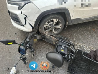 В Уфе «Москвич» сбил курьера на электросамокате