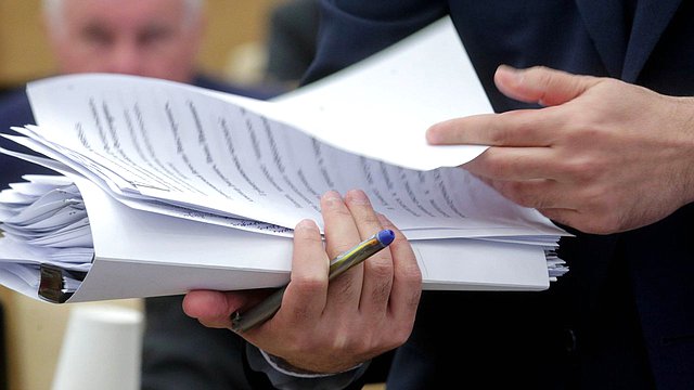 Проект бюджета Федерального фонда обязательного медицинского страхования на 2026-2028 годы принят в первом чтении Проект бюджета Федерального фонда обязательного медицинского страхования на 2026-2028 годы принят в первом чтении