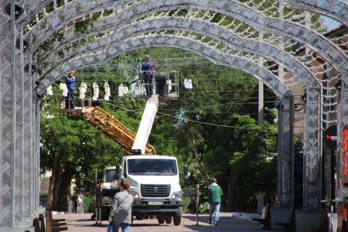 Главная улица Астрахани превращается в центр Москвы прямо на глазах