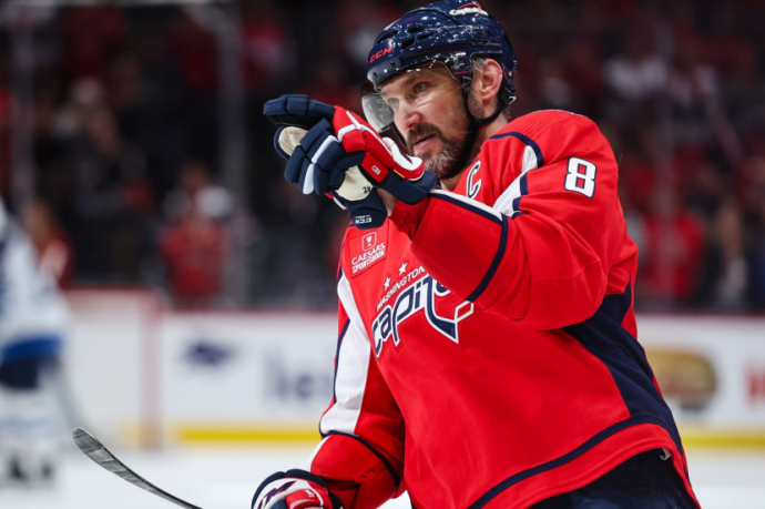 Овечкин забросил 901-ю шайбу в карьере в регулярных чемпионатах НХЛ Овечкин забросил 901-ю шайбу в карьере в регулярных чемпионатах НХЛ