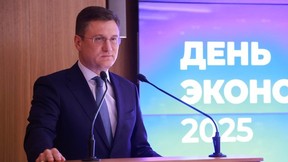 Александр Новак вручил государственные награды по случаю Дня экономиста