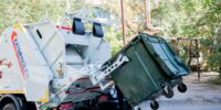 В Астрахани установили 110 современных пластиковых контейнеров для мусора