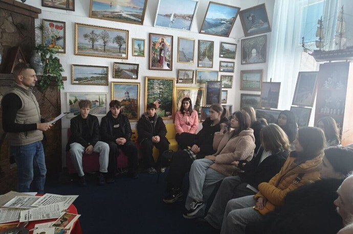 В Скадовском музее провели урок истории для школьников и делегации из ДНР