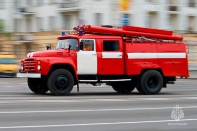 В Брянске на улице Котовского ночью сгорела иномарка