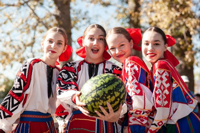 Фестиваль народной кухни, музыки и ремесел «На Тихой Сосне» прошел в Белгородской области Фестиваль народной кухни, музыки и ремесел «На Тихой Сосне» прошел в Белгородской области