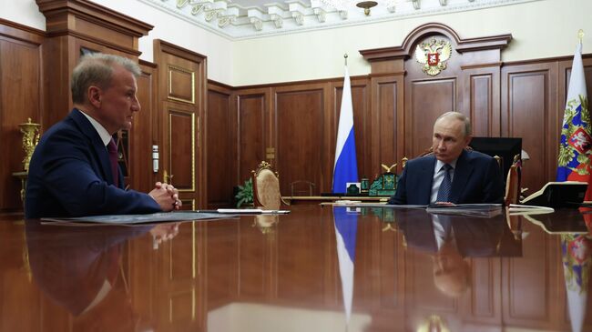 Путин отметил солидную устойчивость Сбербанка