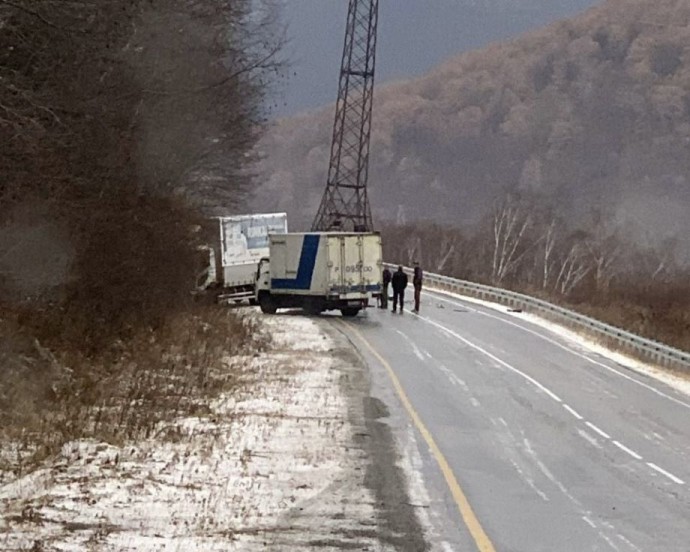 Движение автобусов и грузовиков остановлено на перевале в Приморье Движение автобусов и грузовиков остановлено на перевале в Приморье