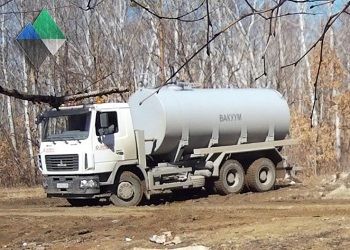 В Приамурье водитель слил нечистоты вблизи села