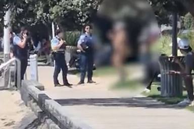 Задержан голый пенсионер на велосипеде