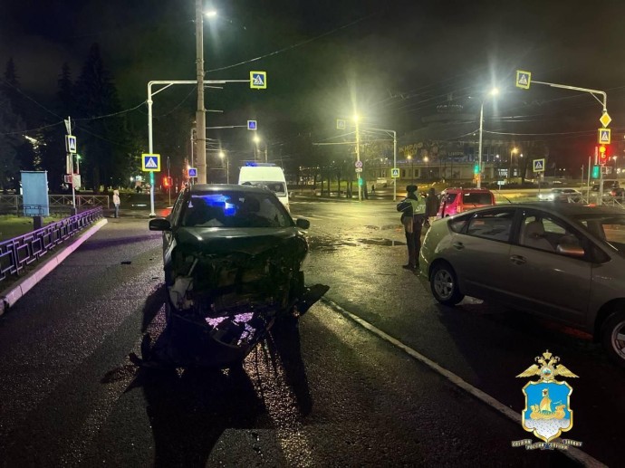 Двое детей пострадали во время аварии в Костроме Двое детей пострадали во время аварии в Костроме