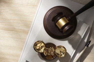 Два руководителя подведомственного ФНС учреждения арестованы за взятки