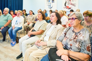 Как проживать жизненные кризисы и лучше понять себя: в центрах московского долголетия открыт курс по психологии