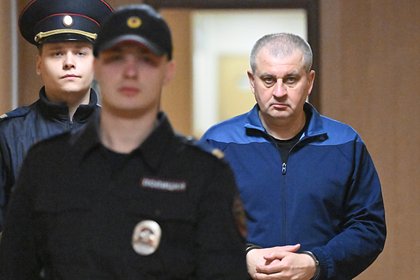 Бывший замначальника Генштаба хочет отправиться на СВО. Он готов стать солдатом, чтобы не оказаться в колонии