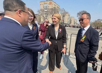 Делегация китайского уезда Суньу приняла участие в празднике Победы в Благовещенске