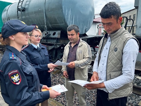 В Мордовии транспортные полицейские и общественник провели рейд на территории железнодорожного вокзала